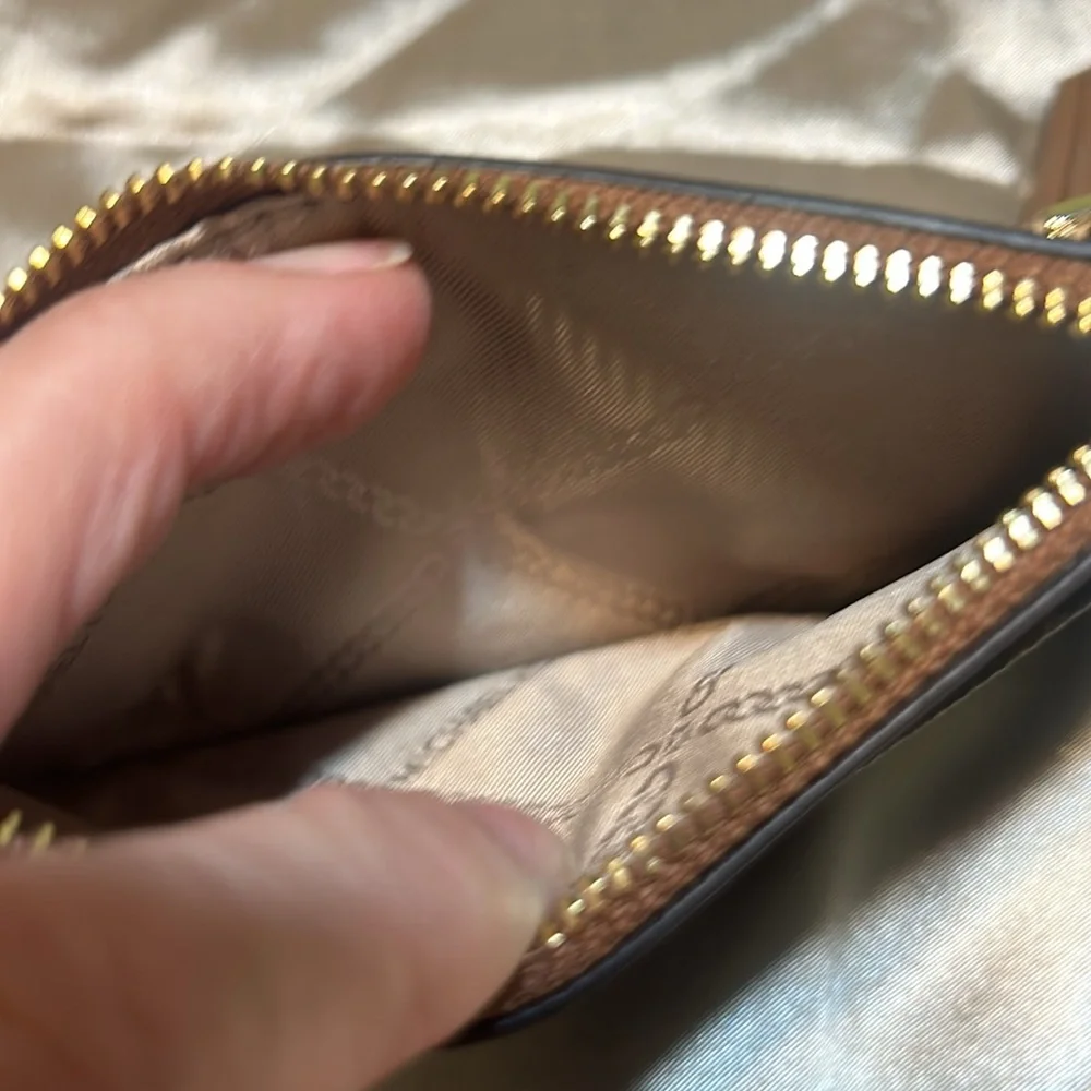 Michael Kors Empire Small Zip Card Case. NWOT - Picture 3 of 4